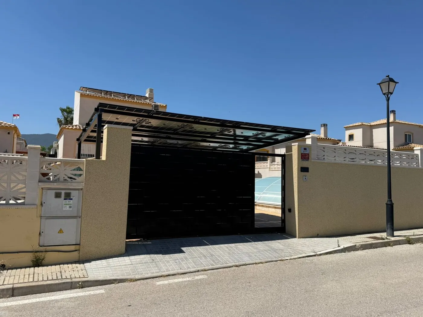 Von A Todo Sol installierte Solarpergola