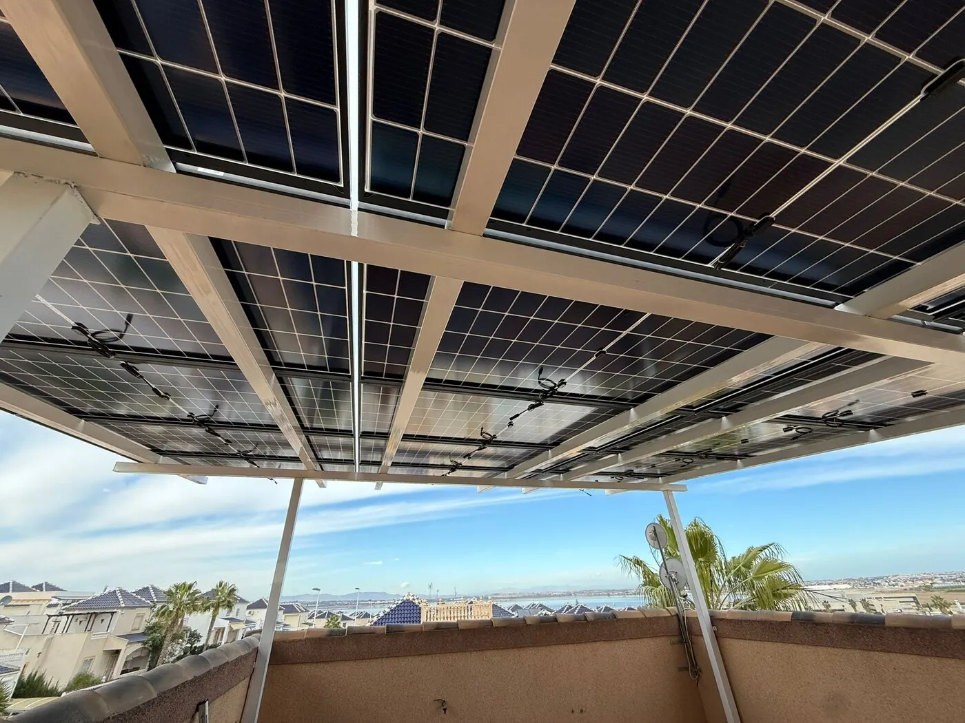 Von A Todo Sol installierte Solarpergola